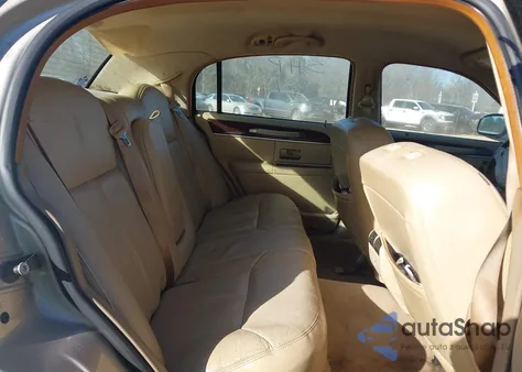 2011 Lincoln Town Car Signature Limited z USA, uszkodzony, nr VIN 2LNBL8CV3BX752040